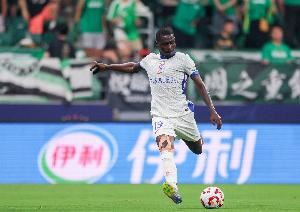 足球报：申花再战河南提升效率共9次射正，领先6分尚未到庆祝时