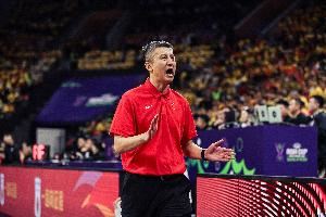 媒体人：我们防突破能力不够好 容易被对方一脚油就突过去