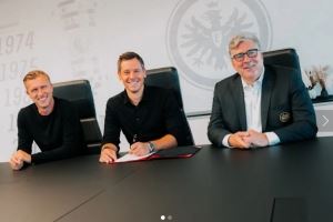 任职期间球队均踢欧战，官方：法兰克福续约体育总监哈敦至2028年